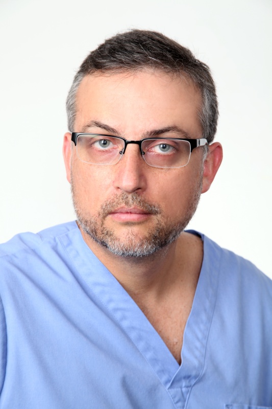 Clínica Dental Drs. Estrada - Doctor Alejandro Sáenz Gutiérrez